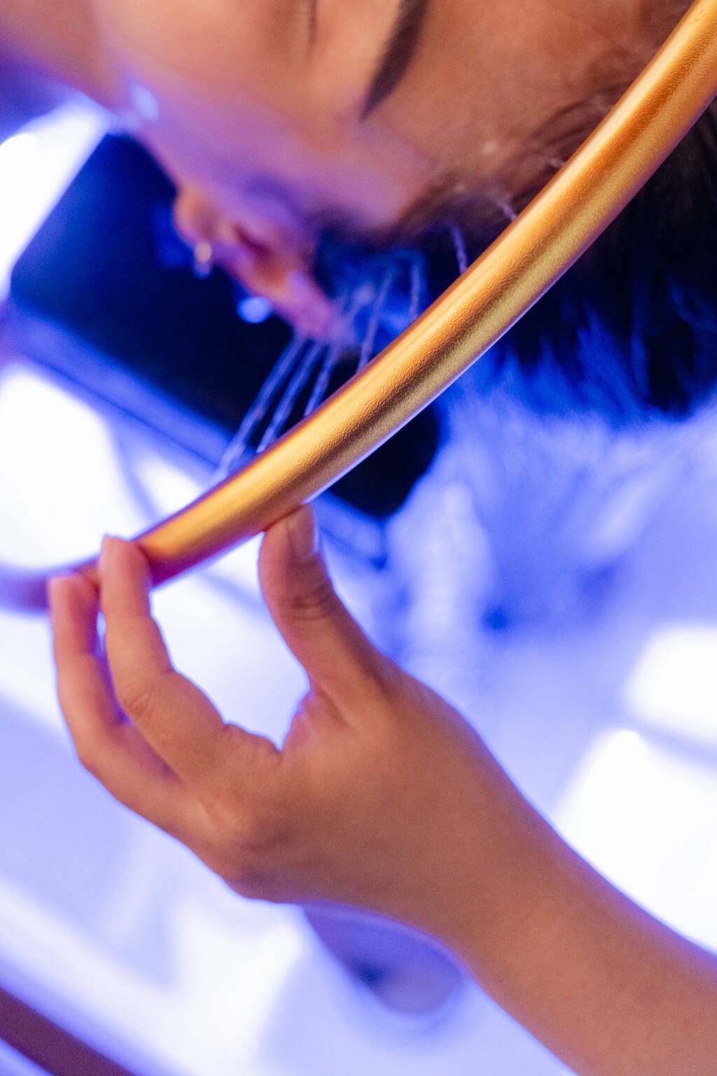 Head Spa Frankfurt scalp massage treatment at HOLITA