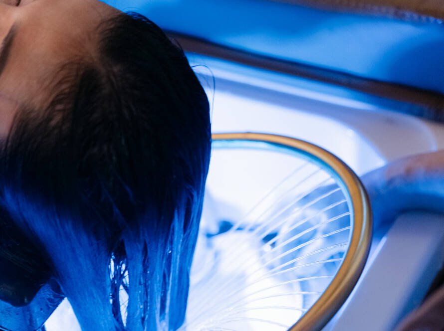 Head Spa Massage Frankfurt waterfall treatment at HOLITA